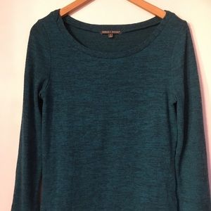 Threads 4 Thought black/blue sweater